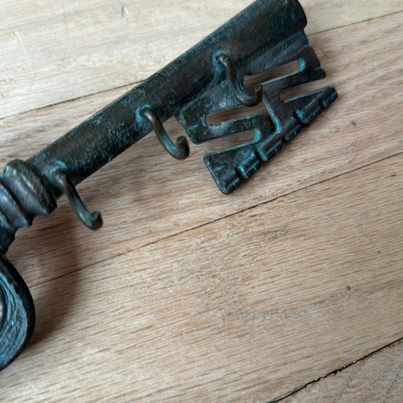 Vintage Brass Key Holder - Picture 3 of 3